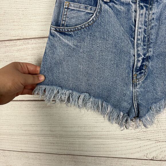 Moussy Women's High Waisted Frayed Hem Cut Off Summer Jean Shorts Size 2 - Picture 2 of 6